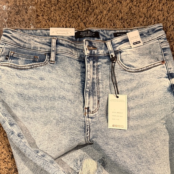 Judy Blue Light Wash Boyfriend Jeans - Picture 1 of 3